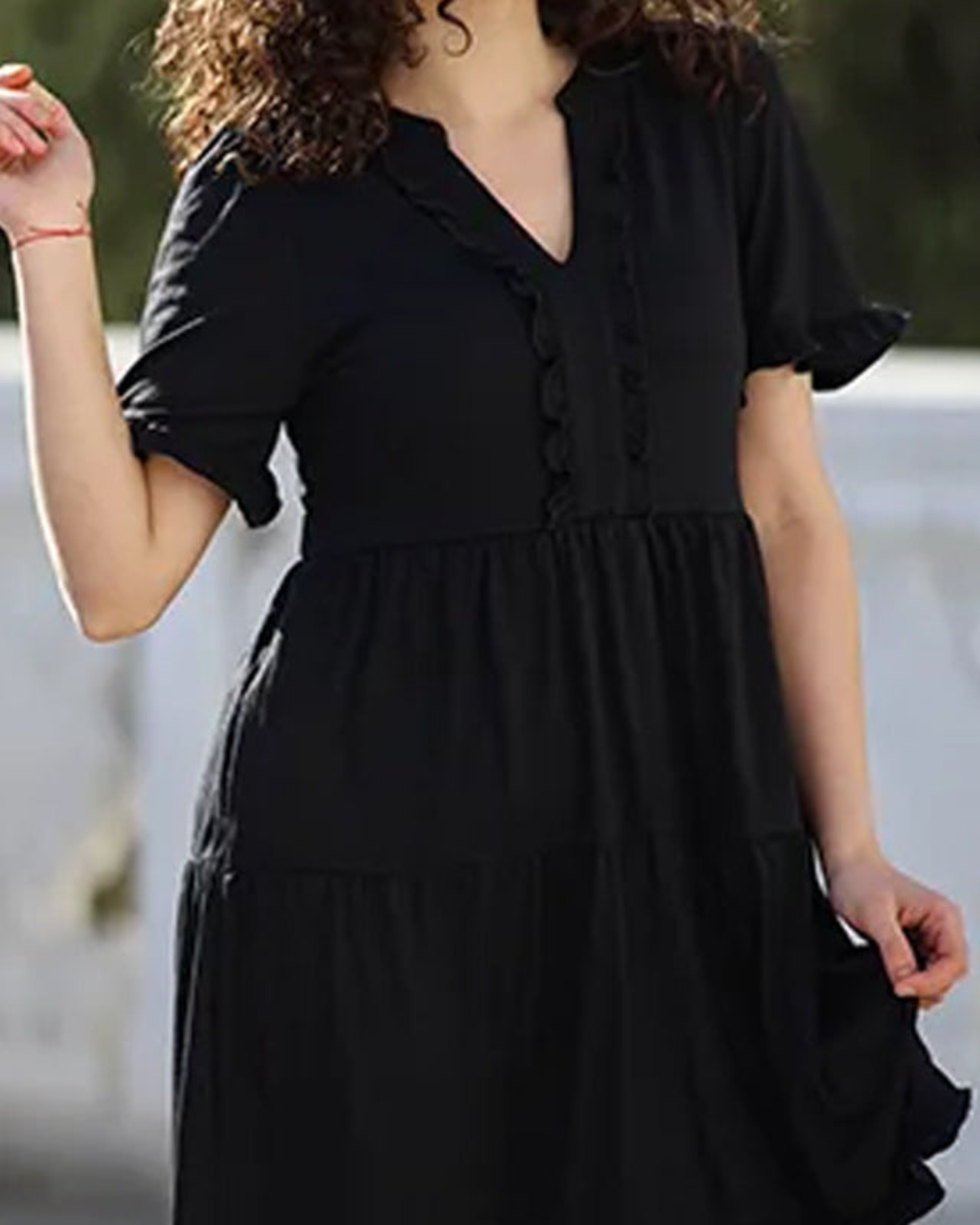 Robe Éloise™ — Robe fluide à volants col V