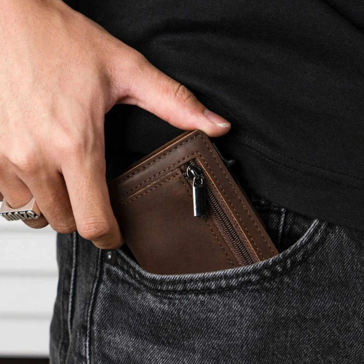 Le Portefeuille NORDÖ Slim™ — Porte-cartes compact anti-RFID.