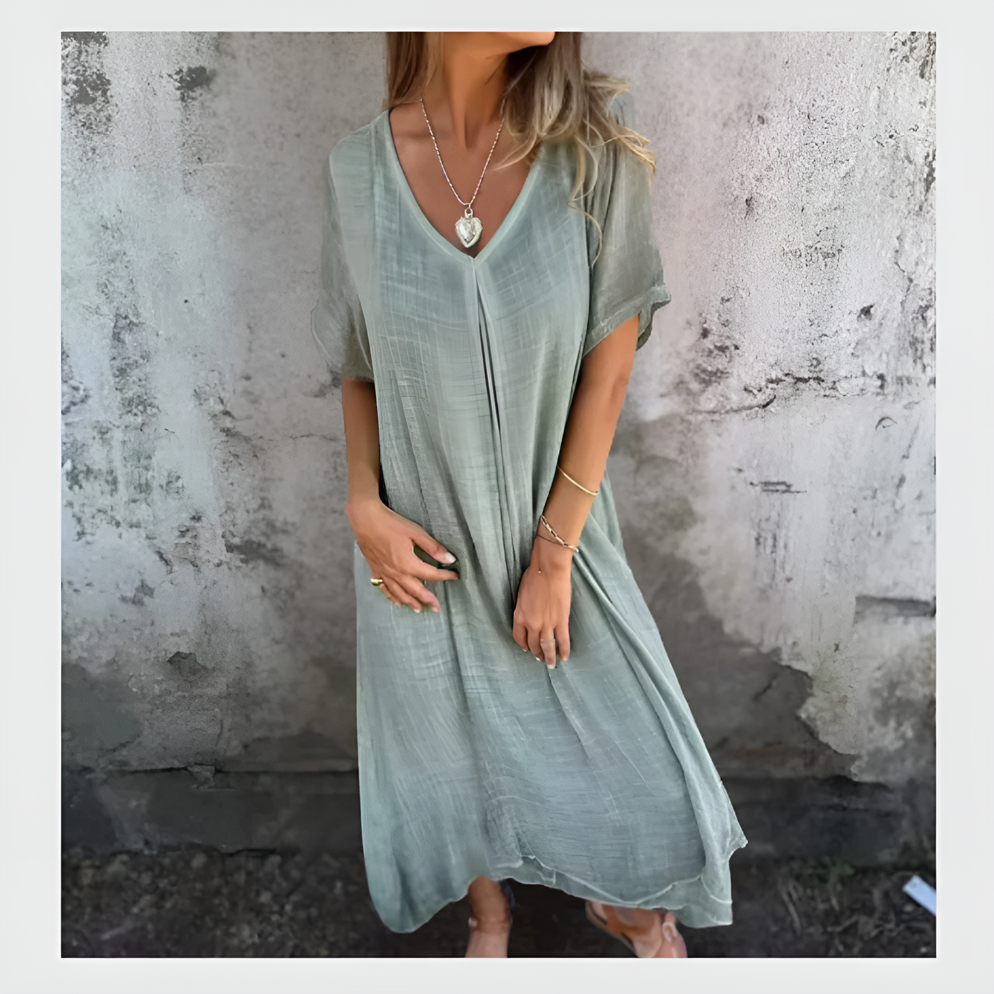 Robe Midi Élégante à Col V