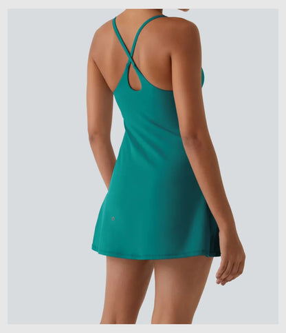 Robe de printemps avec brassière intégrée et shorts