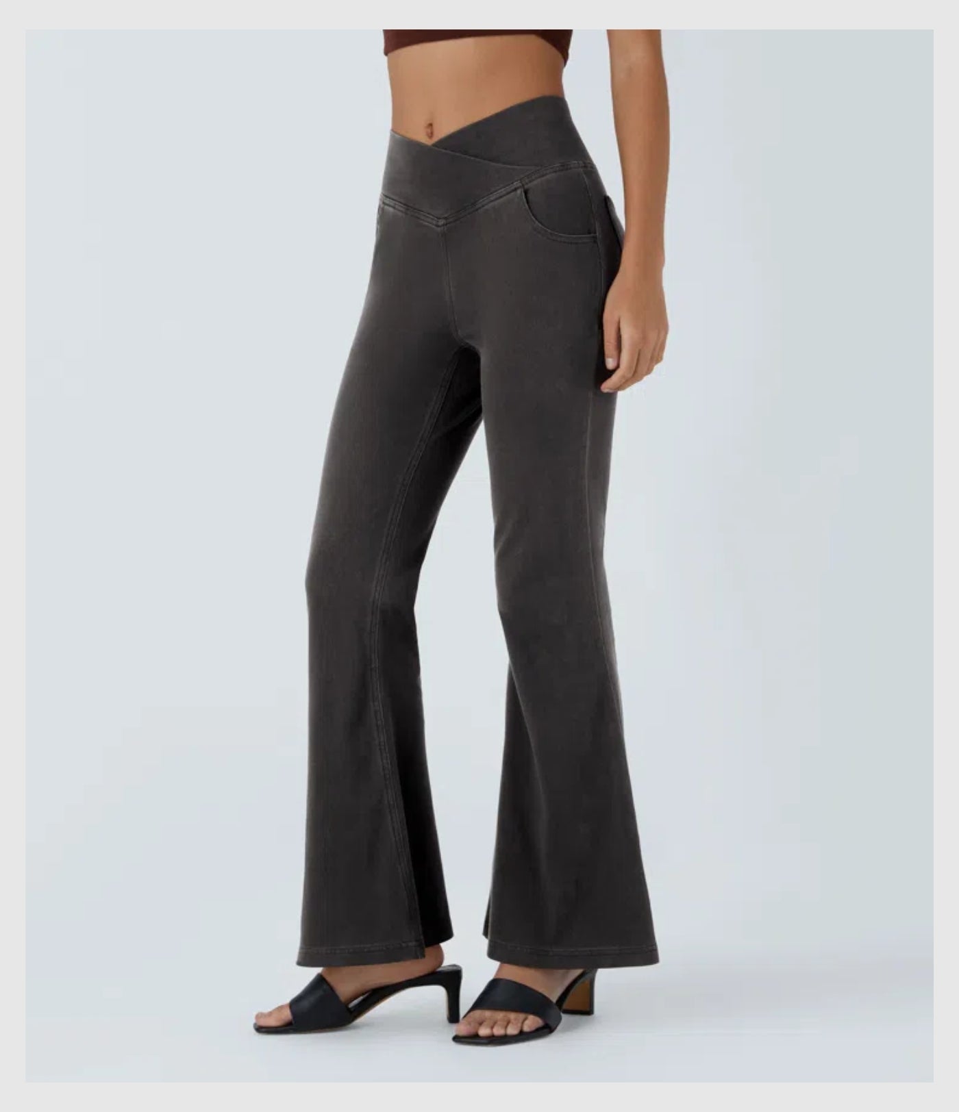 Pantalon évasé croisé taille haute en denim extensible