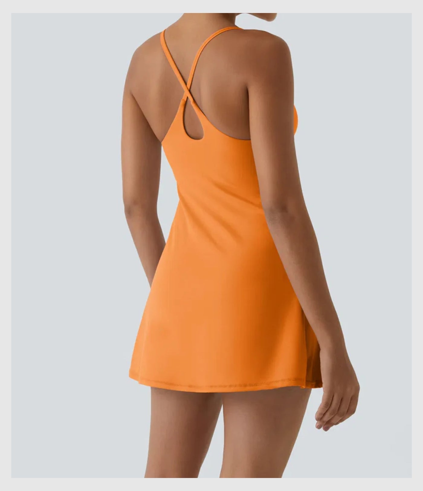 Robe de printemps avec brassière intégrée et shorts