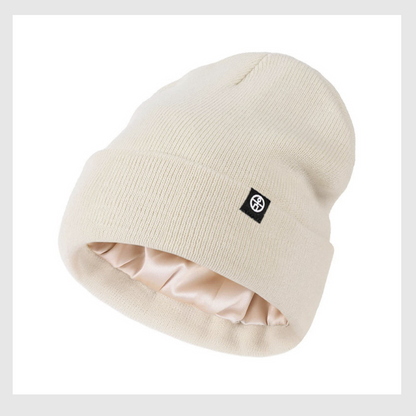 Bonnet en satin de chez Quebecelle