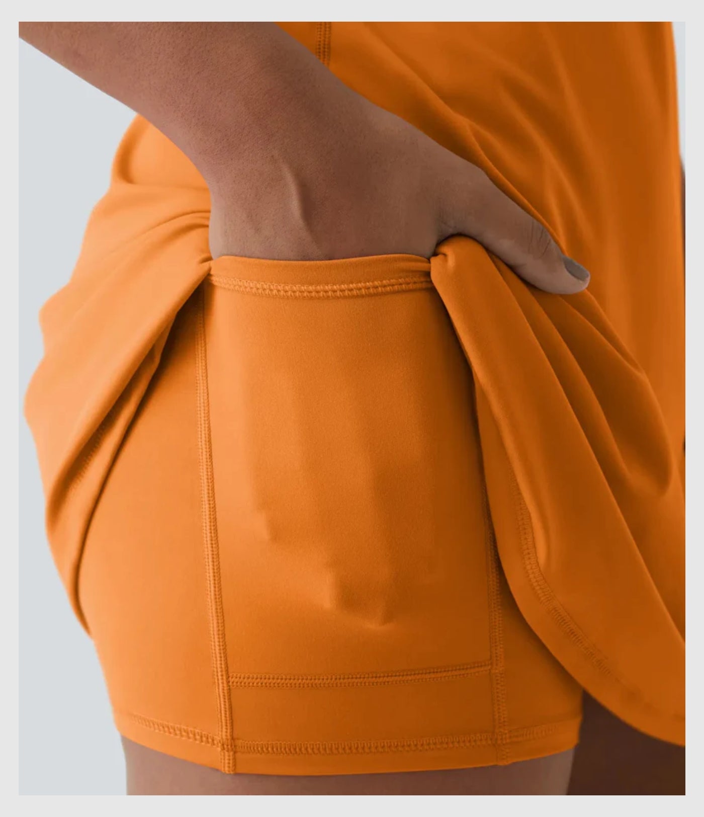 Robe de printemps avec brassière intégrée et shorts