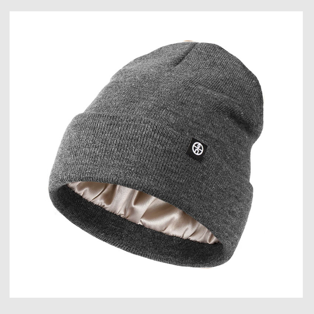 Bonnet en satin de chez Quebecelle