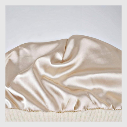 Bonnet en satin de chez Quebecelle