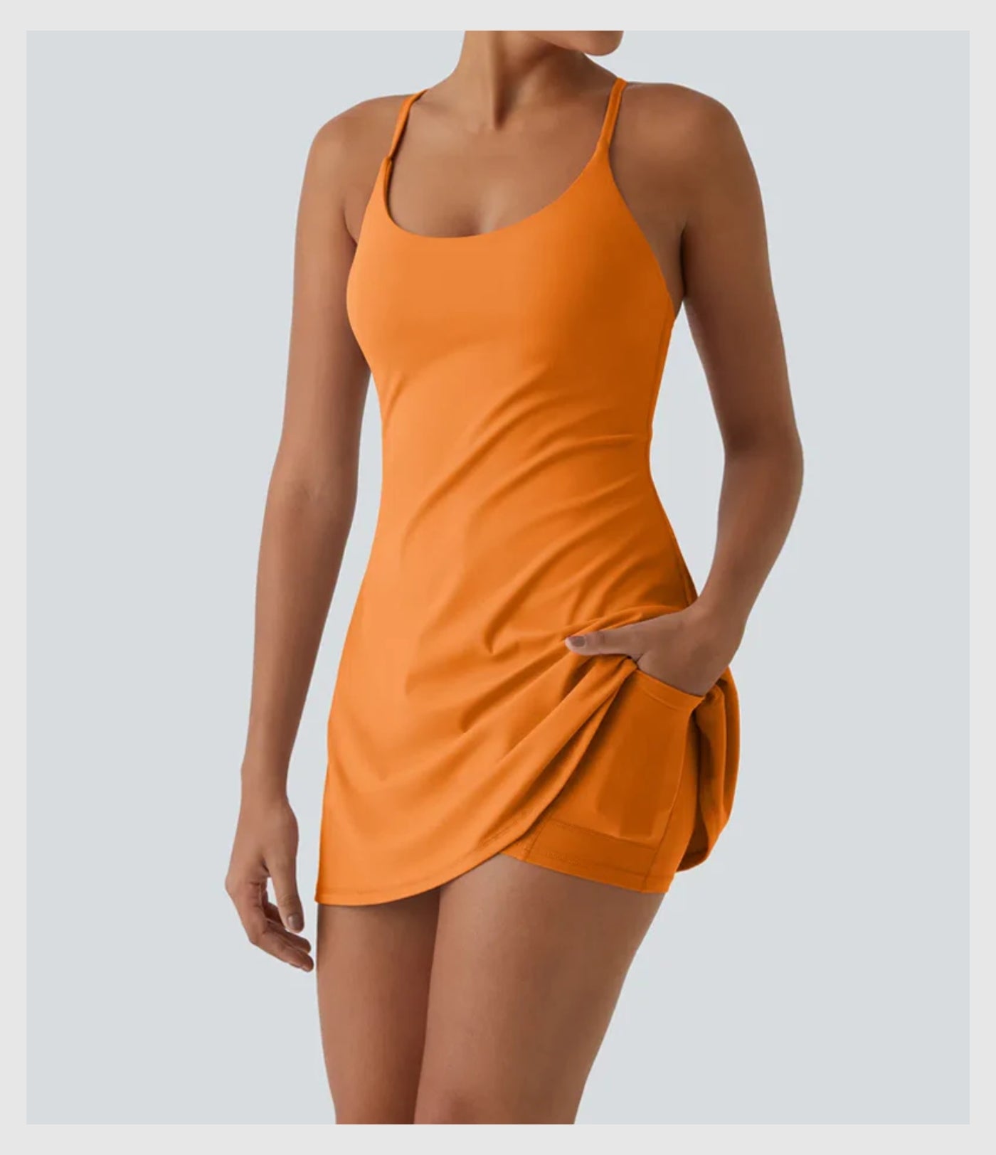 Robe de printemps avec brassière intégrée et shorts