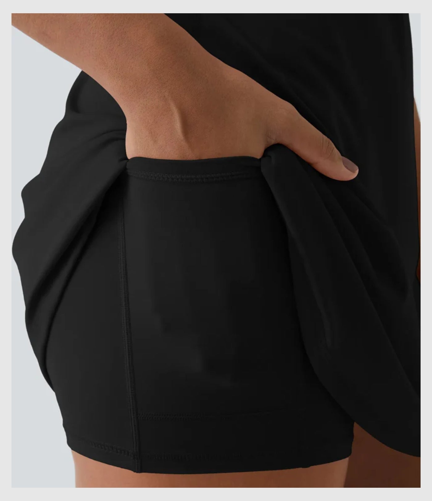 Robe de printemps avec brassière intégrée et shorts