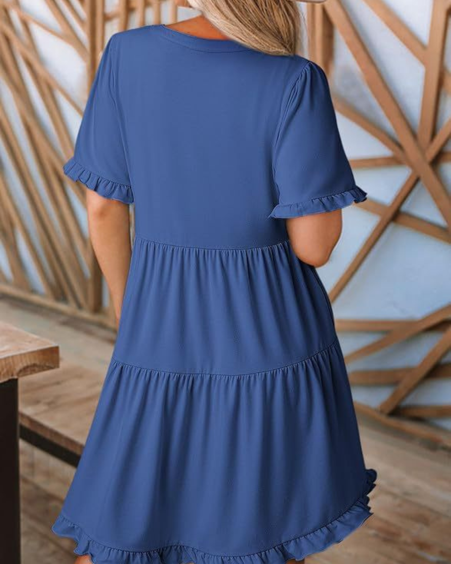 Robe Éloise™ — Robe fluide à volants col V