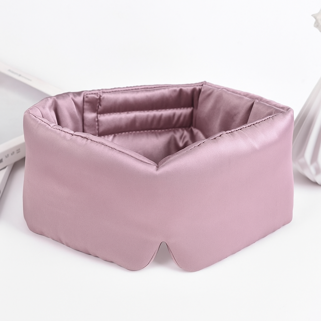 RêveSoie™ – Le Masque Doux en Soie pour un Sommeil Profond.