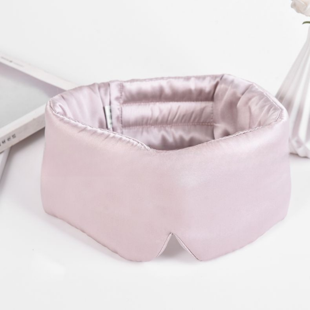 RêveSoie™ – Le Masque Doux en Soie pour un Sommeil Profond.