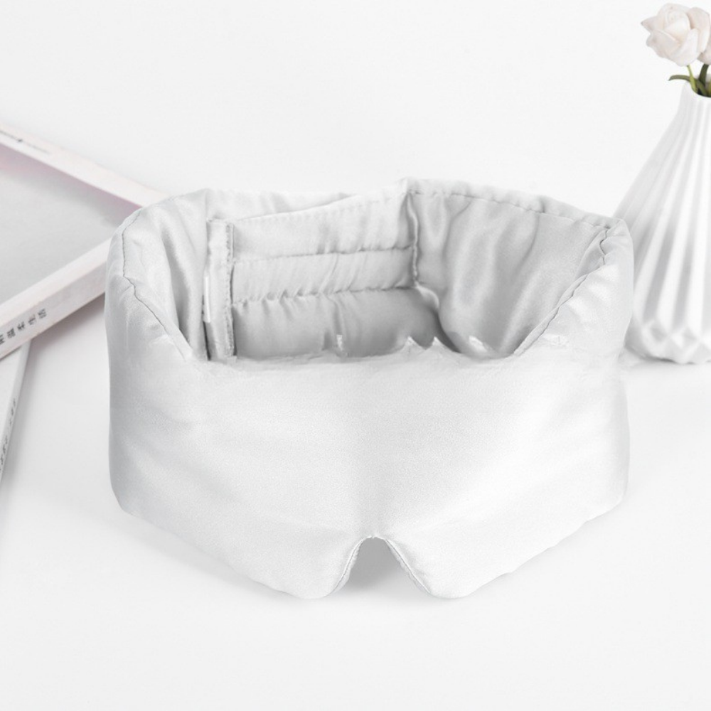 RêveSoie™ – Le Masque Doux en Soie pour un Sommeil Profond.